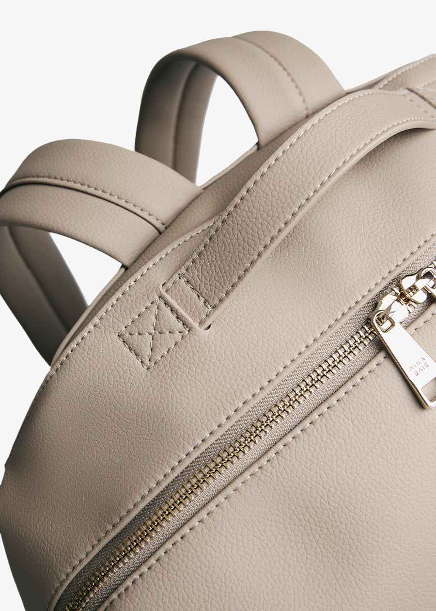 ☆希少☆MINA BAIE スティービー・ミディ バックパック　リュック Stevie Full Backpack (Vegan) – MINA BAIE